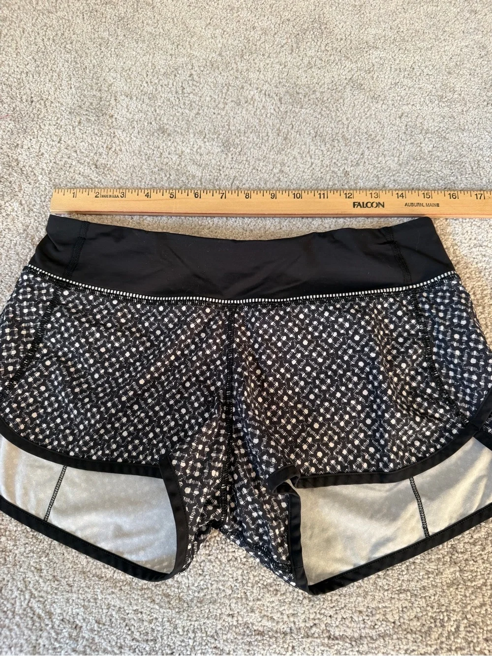 Lululemon Size 6 Speed Short 4-way Stretch 2.5